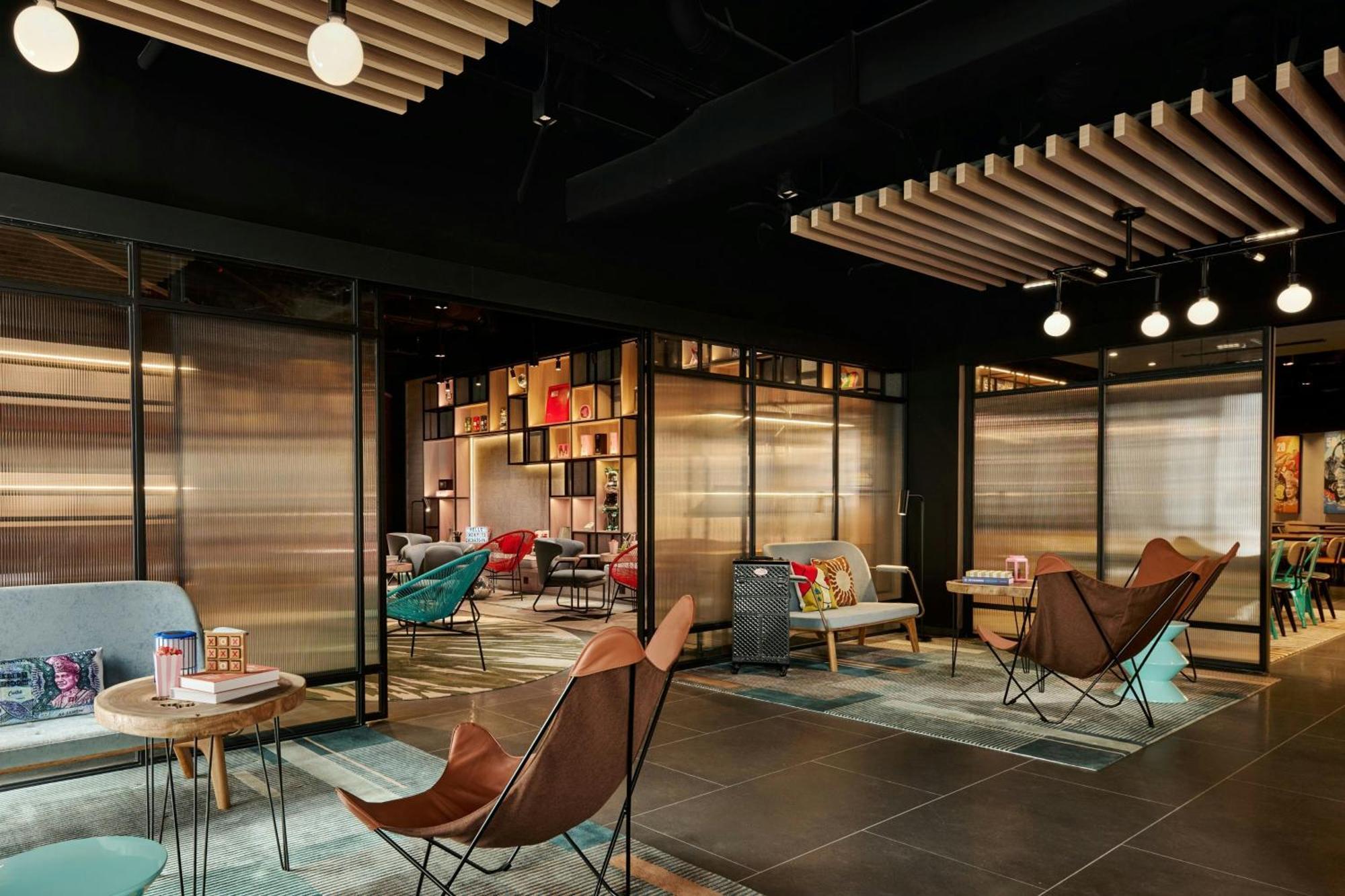 Moxy Kuala Lumpur Chinatown — Photos 2